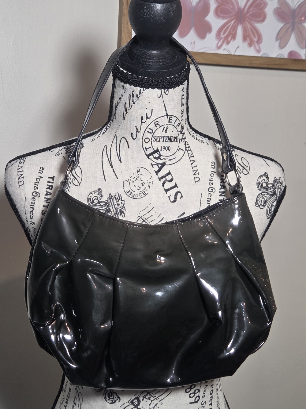 Glossy Black Ruched Dumpling Bag – Minimalist 90s/Y2K Style